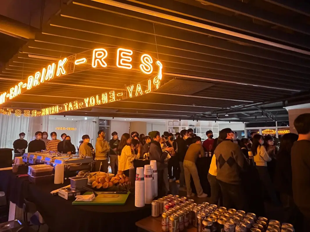 다 같이 모여 준비했던 크리스마스 파티